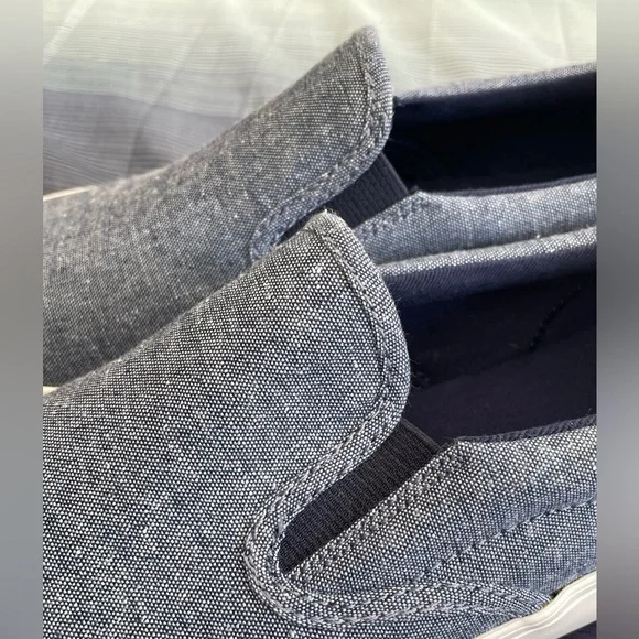 Old Navy Kids Loafers • Denim • Size 5 - Picture 7 of 9